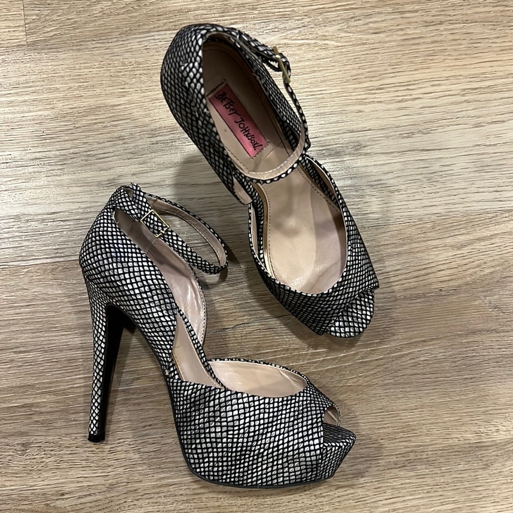 Betsy Johnson Pumps - Snake print - BELEE